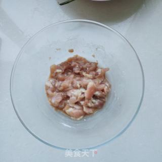 蔬菜炒鸡丁的做法步骤：3