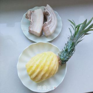 五花肉炖菠萝的做法步骤：1