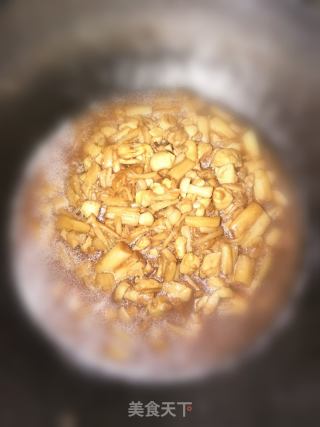 海鲜菇炒鸡丁的做法步骤：4