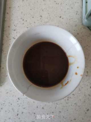海鲜菇炒鸡丁的做法步骤：3