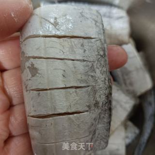 红烧带鱼段的做法步骤：2