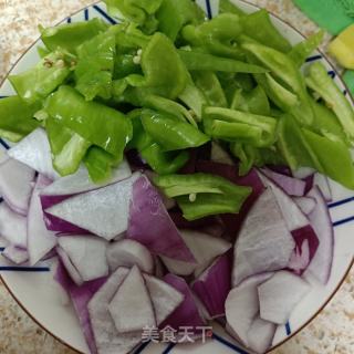 螺丝椒炒圆葱鸡蛋的做法步骤：2