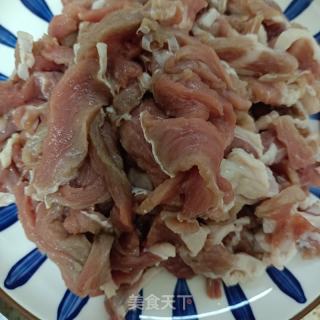 葱爆羊肉的做法步骤：2