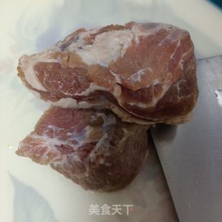 葱爆羊肉的做法步骤：1