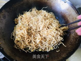 黄豆芽焖面的做法步骤：10