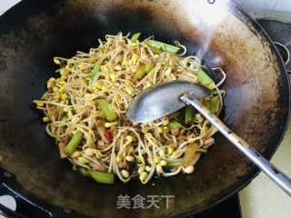 黄豆芽焖面的做法步骤：7