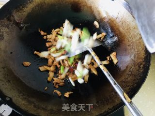黄豆芽焖面的做法步骤：4