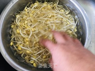 黄豆芽焖面的做法步骤：2