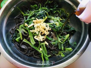 凉拌蕨根粉的做法步骤：5