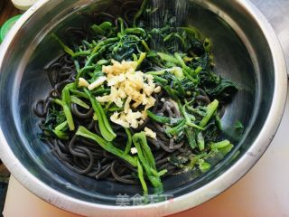 凉拌蕨根粉的做法步骤：2