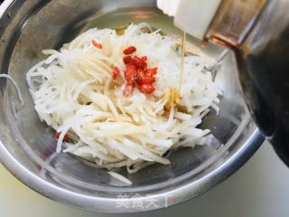 糖醋白萝卜丝的做法步骤：6