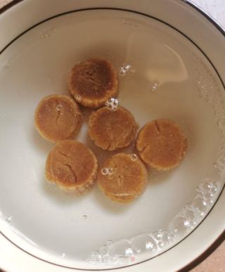 瑶柱鲜虾炒饭的做法步骤：1