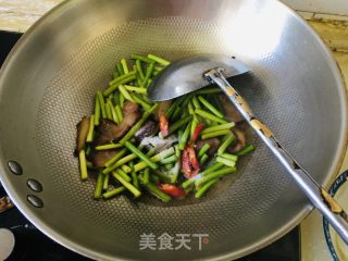 蒜苔炒腊肉的做法步骤：4