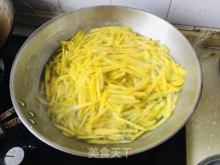 羊肉黄萝卜饺子的做法步骤：1