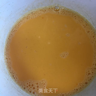 虾仁炒鸡蛋青椒的做法步骤：2