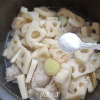 莲藕海参炖排骨的做法步骤：7