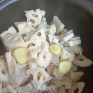 莲藕海参炖排骨的做法步骤：6