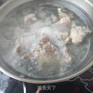 莲藕海参炖排骨的做法步骤：2
