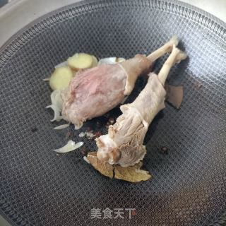 酸萝卜炖大鹅的做法步骤：11