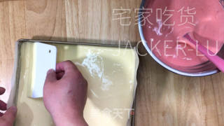 超级厚实红丝绒旋风卷，有颜值又美味，口感细腻绵柔。的做法步骤：10