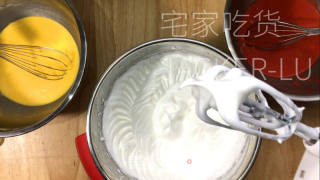 超级厚实红丝绒旋风卷，有颜值又美味，口感细腻绵柔。的做法步骤：7