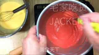 超级厚实红丝绒旋风卷，有颜值又美味，口感细腻绵柔。的做法步骤：4