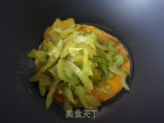 西芹滑蛋的做法步骤：7