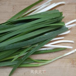 肉丁韭菜打卤面的做法步骤：2