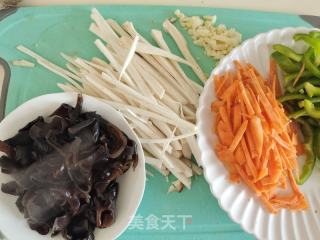 低卡鱼香杏鲍菇的做法步骤：2