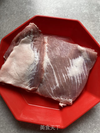 甜酸猪颈肉的做法步骤：1