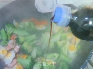 西蓝花炒虾仁的做法步骤：12
