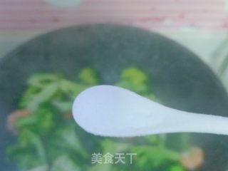 西蓝花炒虾仁的做法步骤：9