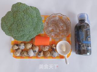 西蓝花炒虾仁的做法步骤：1
