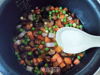 电饭煲腊肉焖饭的做法步骤：8