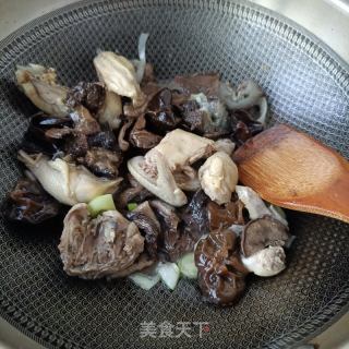 松蘑海参炖王鸽的做法步骤：16