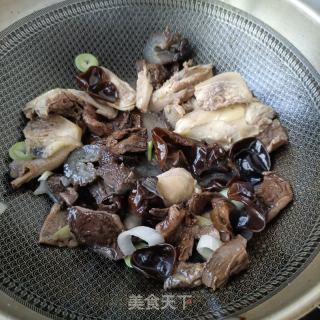 松蘑海参炖王鸽的做法步骤：15