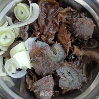 松蘑海参炖王鸽的做法步骤：12