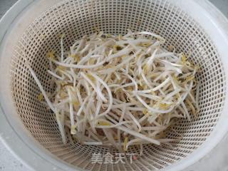 青菜炒绿豆芽的做法步骤：2