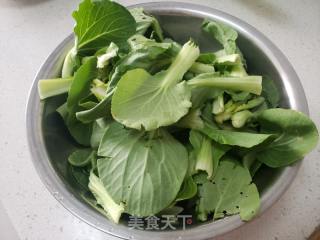青菜炒绿豆芽的做法步骤：1