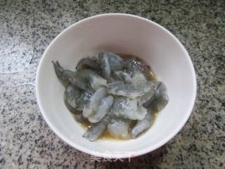 虾仁咸蛋黄炒面的做法步骤：5