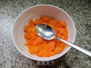 虾仁咸蛋黄炒面的做法步骤：2