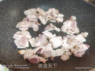 五花肉炒娃娃菜的做法步骤：2