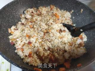 胡萝卜熟鸡肉炒饭的做法步骤：4