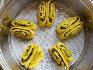 黑芝麻椒盐南瓜花卷的做法步骤：21