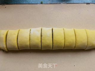 黑芝麻椒盐南瓜花卷的做法步骤：18