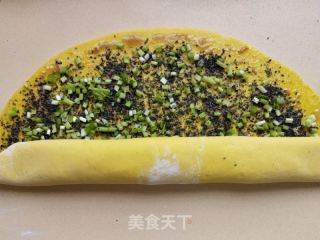 黑芝麻椒盐南瓜花卷的做法步骤：17