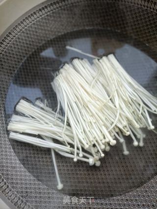 金针菇海参拌鸽胸肉的做法步骤：1