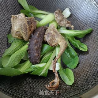 油菜海参鸽子汤的做法步骤：6