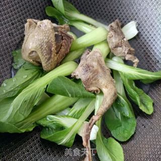 油菜海参鸽子汤的做法步骤：5