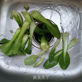 油菜海参鸽子汤的做法步骤：1